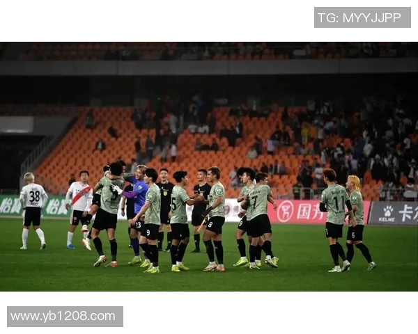 足球明星因涉嫌犯罪被判入狱引发球迷热议与媒体关注